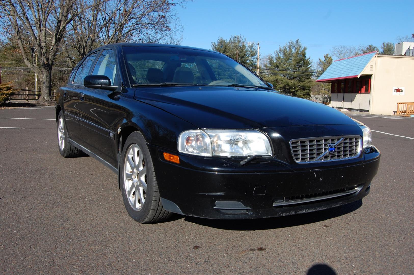 2004 Black /Gray leather Volvo S80 2.5t (YV1TS59H541) with an 2.5 liter turbo 5 cylinder engine, Automatic transmission, located at 6528 Lower York Road, New Hope, PA, 18938, (215) 862-9555, 40.358707, -74.977882 - Here for sale is a freshly traded, well serviced 2004 Volvo S80 2.5T sedan. Under the hood is a good running 2.5 liter turbocharged 5 cylinder which puts power to the front wheels via a smooth shifting automatic transmission. Features include; Gray leather interior, keyless entry system, one maste - Photo#3